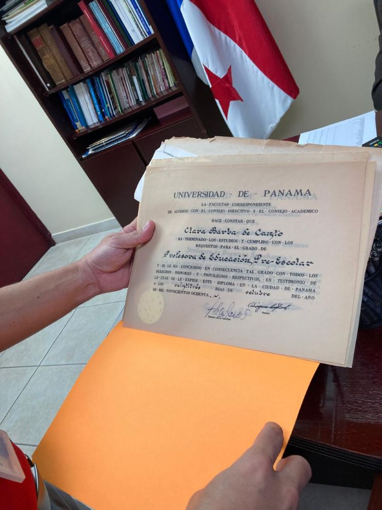 diplomas sin  retirar