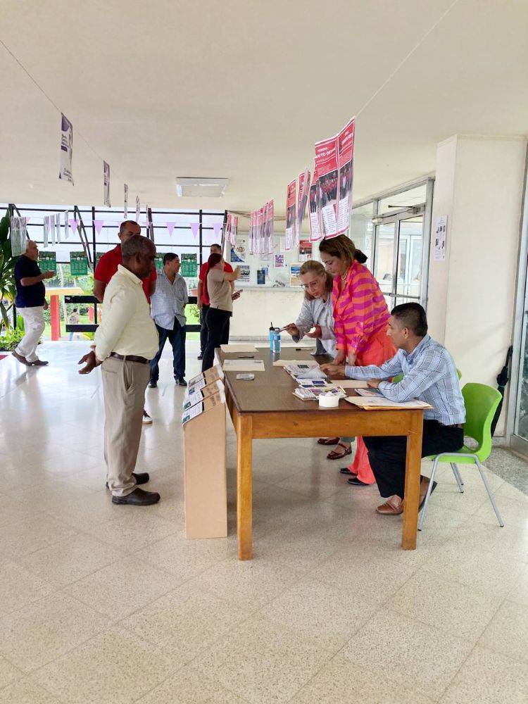 Biblioteca mesa de votación