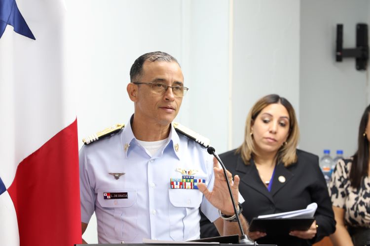 Comandante Luis De Gracia 