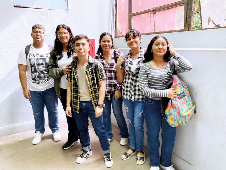 estudiantes de biología 