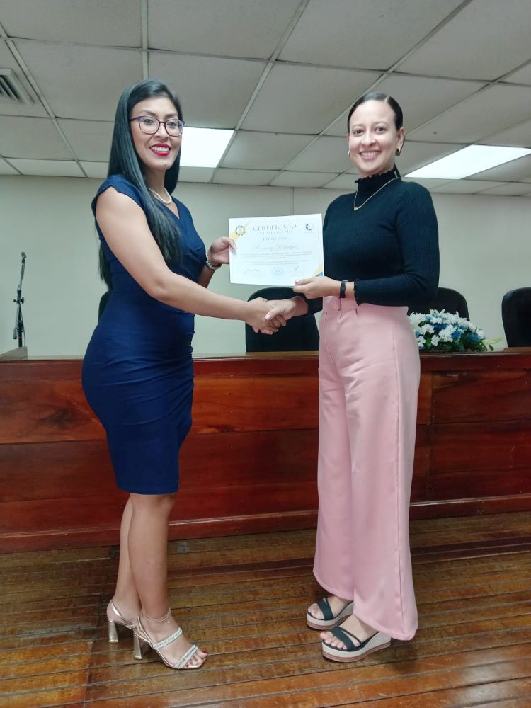 entrega de certf  a funcionarios