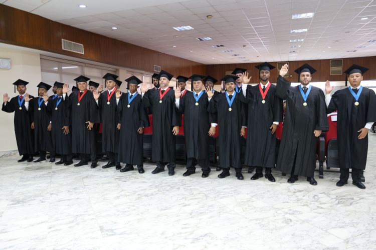 Juramentación de los graduandos.