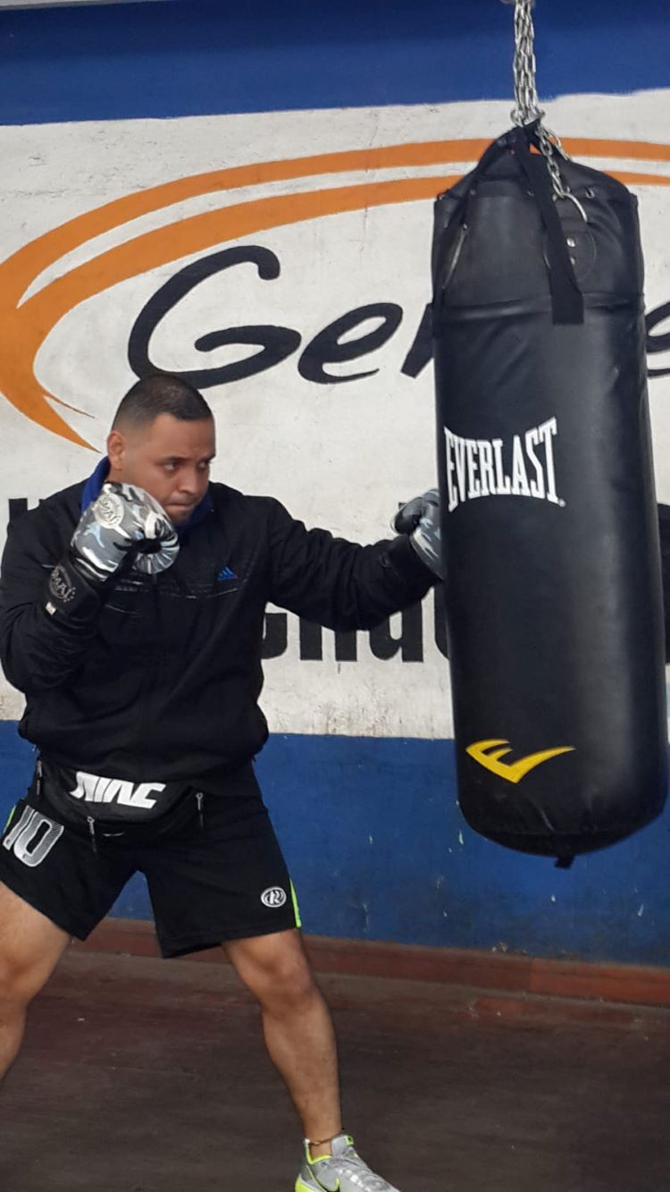 jodna en su bolsa de boxeo