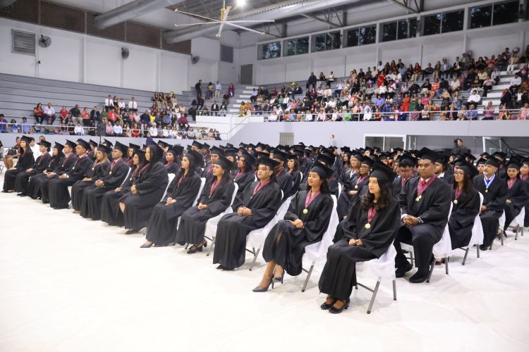 Promoción 2024 – 2025 de la Facultad de Humanidades.