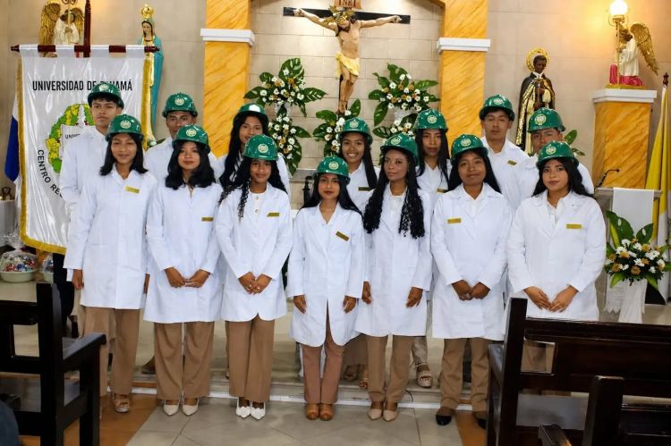 Batas y cascos cocle
