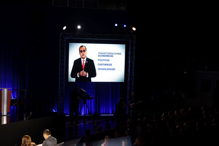 discurso de flores en debate