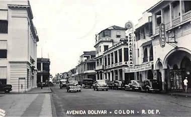 Cine strand black and white