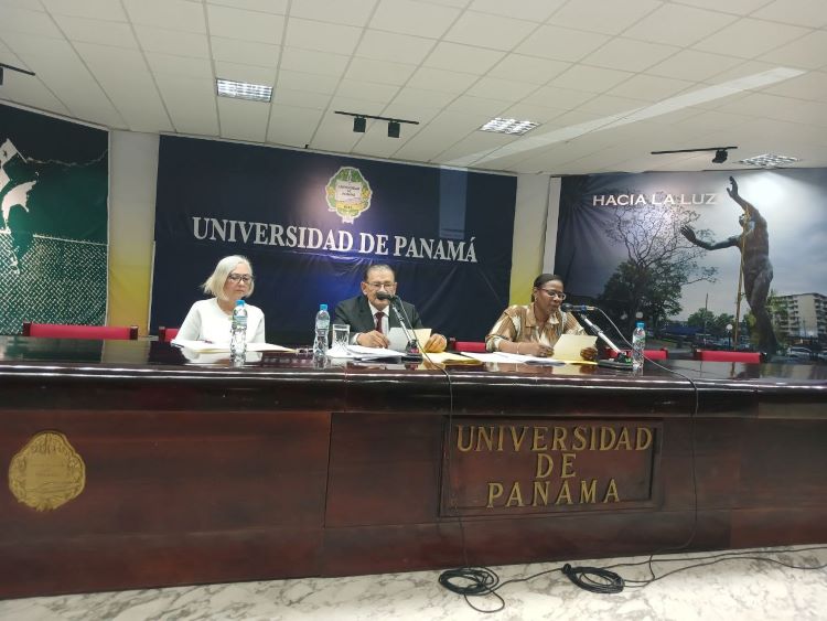 mesa de junta ordinaria