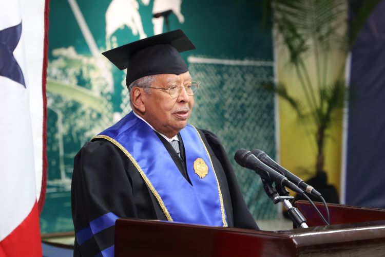 Dr. Cesar Augusto Villareal 