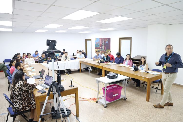 Fabián Benzo Moreira, expositor de Uruguay.