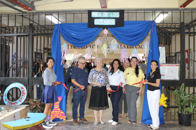 foto cruv feria cientifica