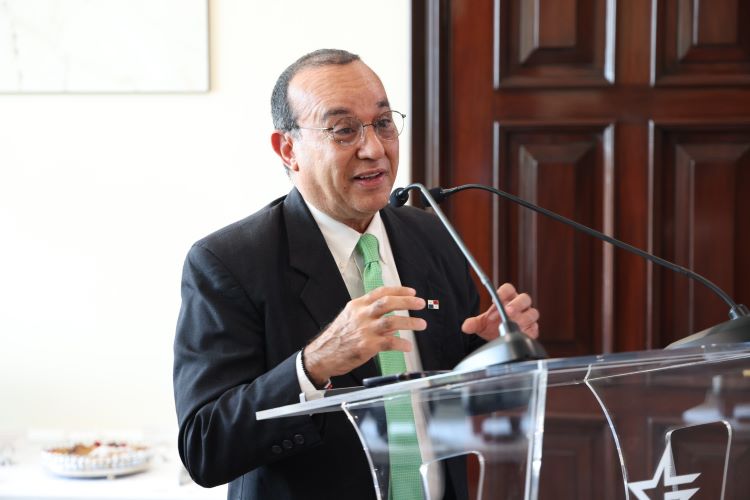 eduardo flores castro