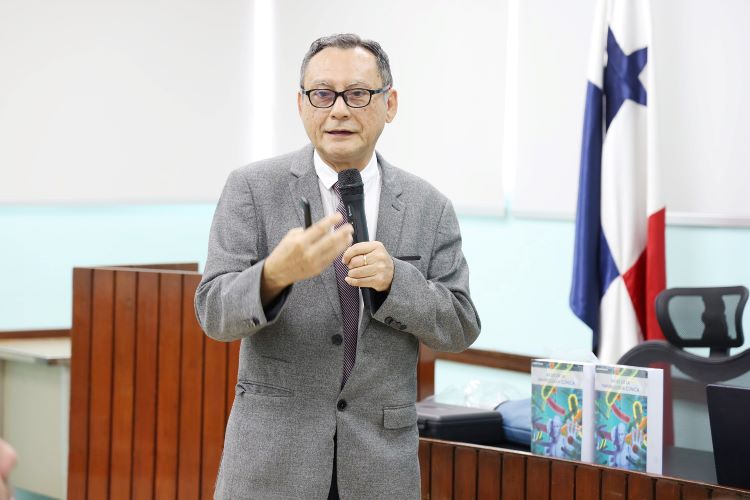 1.	Dr. José Luis Aguilar Olano, especialista en inmunología y reumatología.