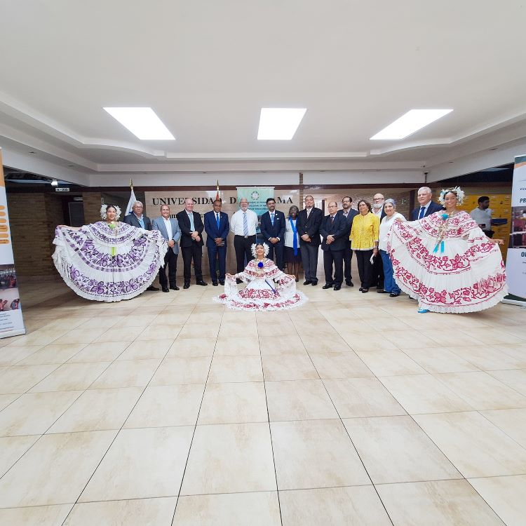 Embajador de la República de la India  en Panamá.