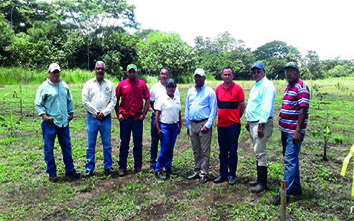 Autoridades de FCA e IDIAP 