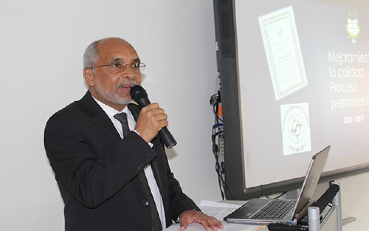 el Dr. Emilio Moreno 