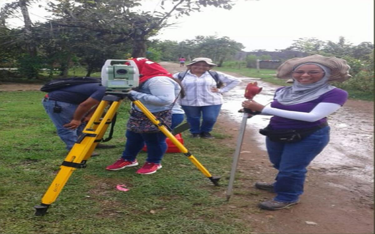 Estudiantes de Topografia 