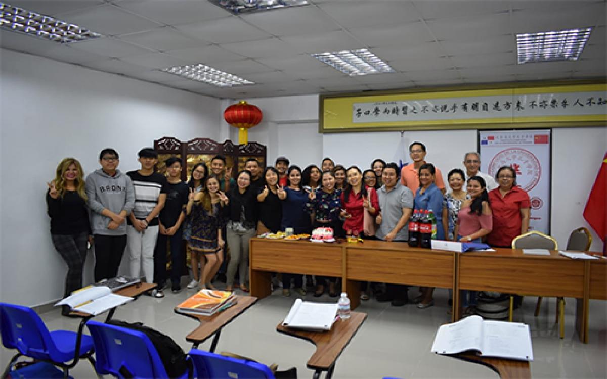 Profesora Li jun Fen, docente del primer nivel del curso de Mandarín.