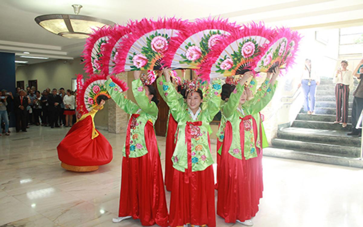 Danza Tipica de los abanicos 