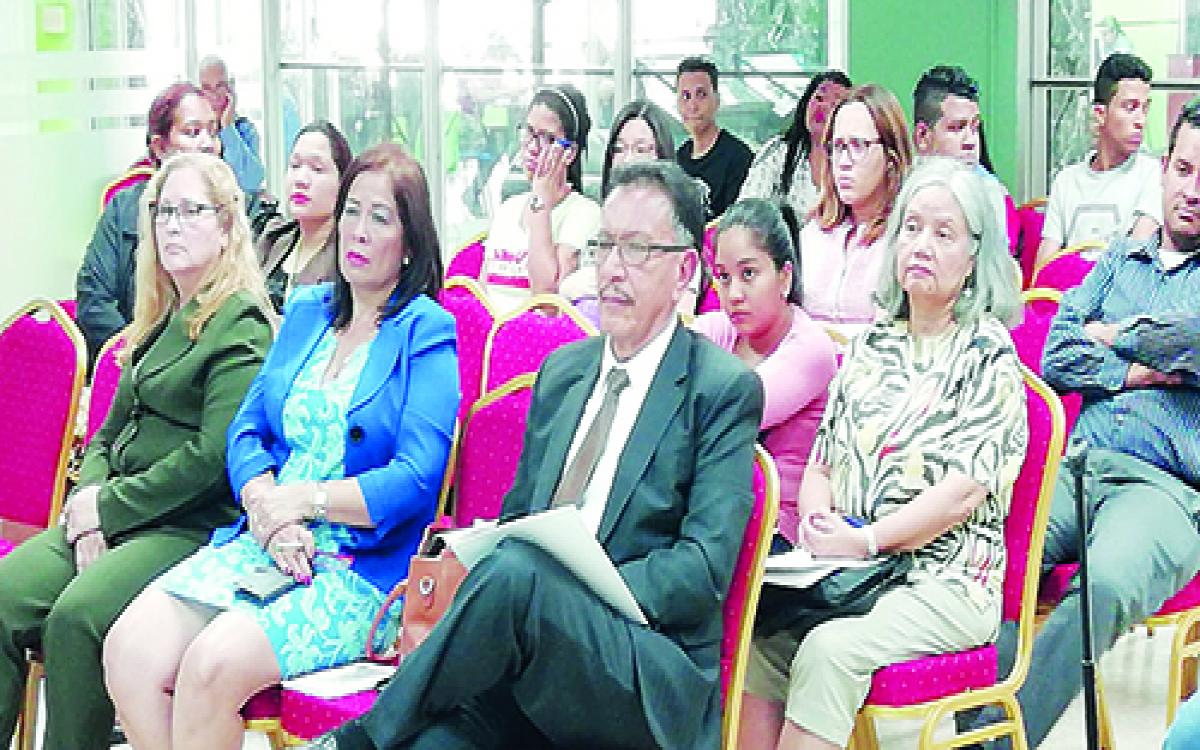 Mgter. Denis Chávez participó en el panel de expertos, en la sala RAI, de la Biblioteca Simón Bolívar.