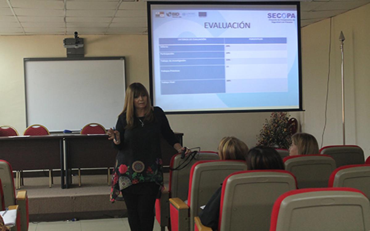 Profesora Edna Santiago