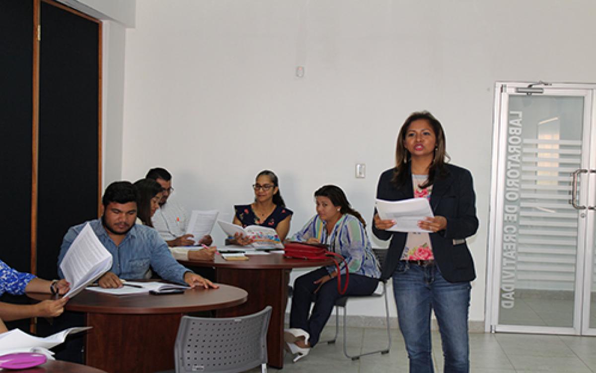 Profa.  Milka Vásquez, comisión de admisión UP.