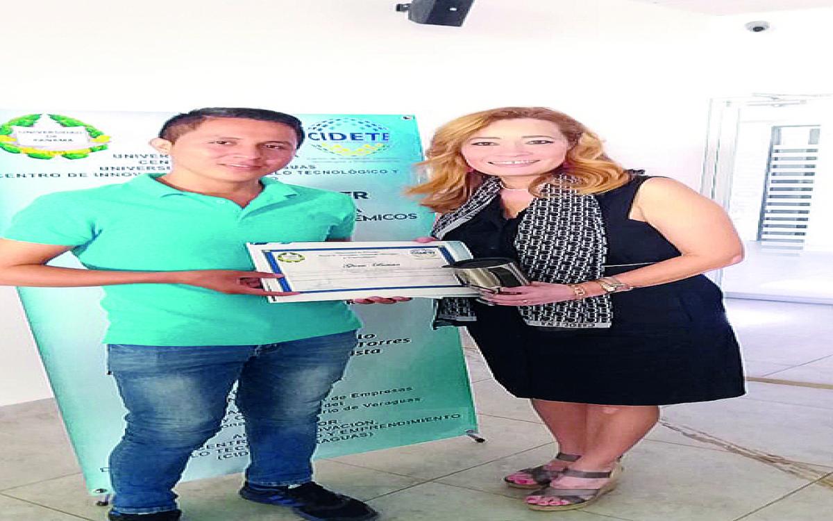 Pofesora Gloris Batista de Cedeño 