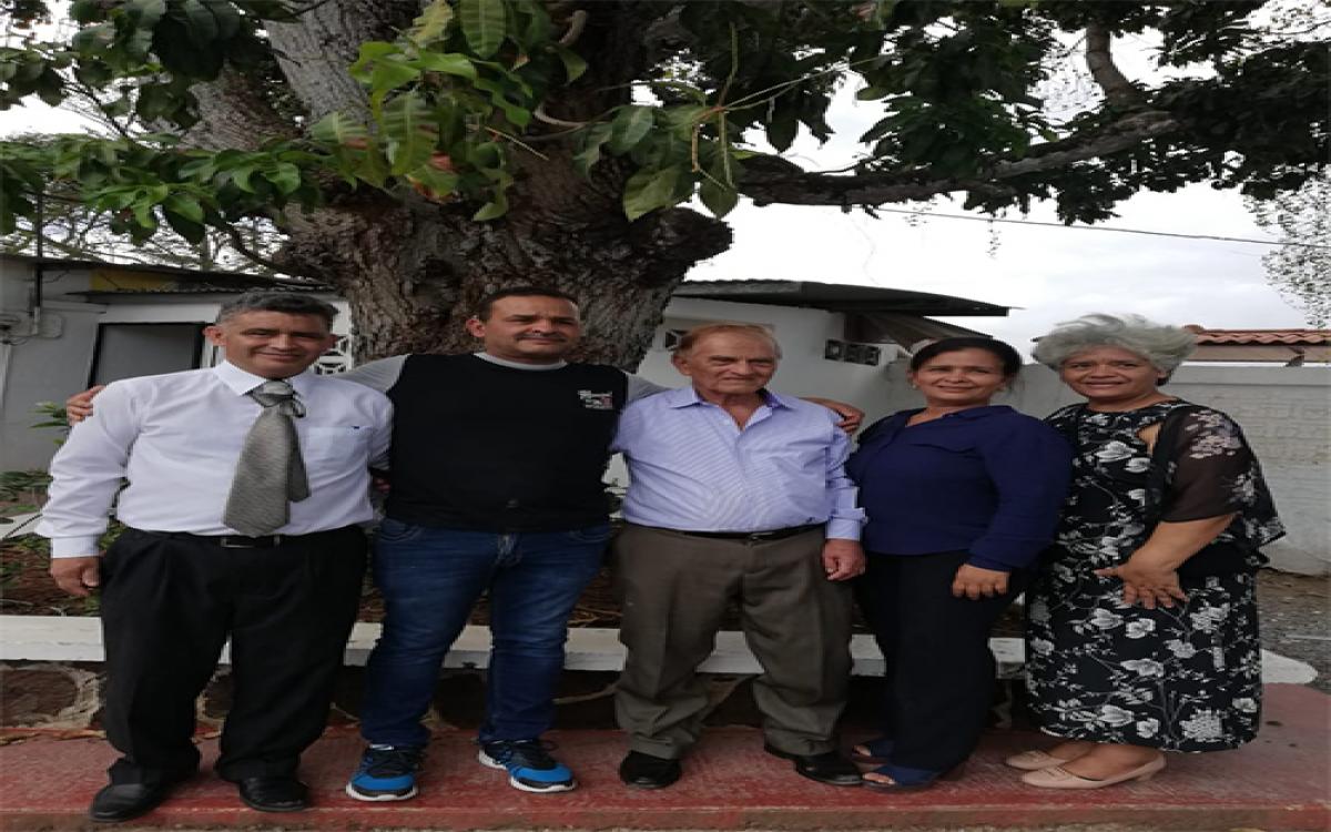 Mario de Pascuale y familia 