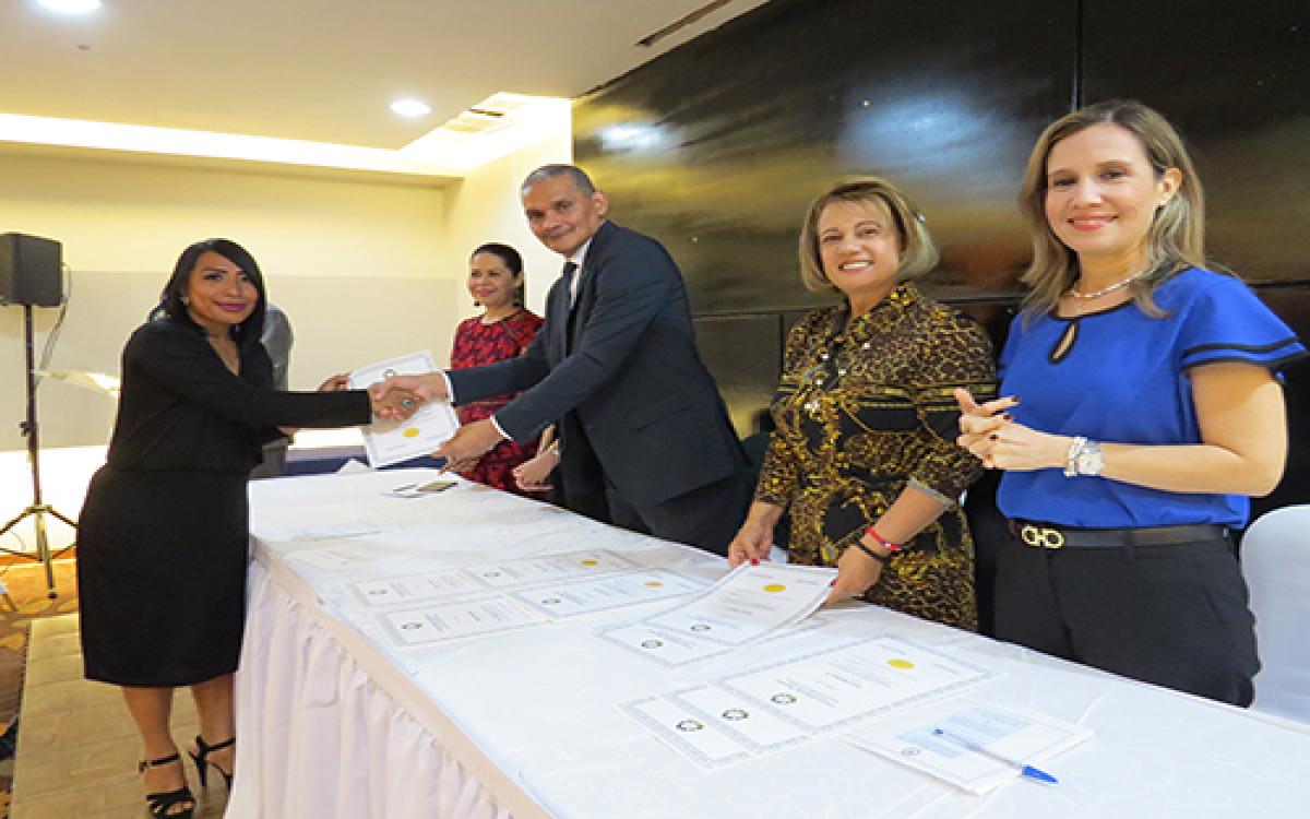 Mgter. Luisa Morales, coordinadora del Programa de Diplomado, producto de su trabajo doctoral  de la Universidad de Barcelona. 