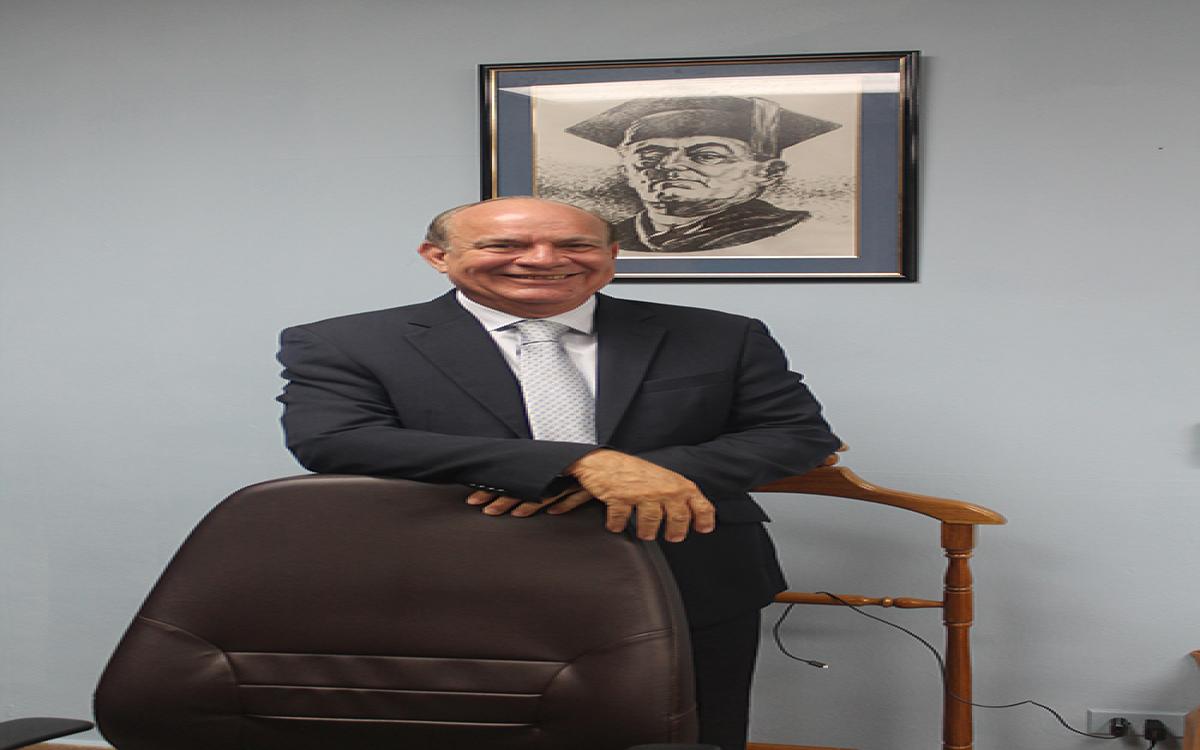 Jones Cooper, Decano  de Administración Publica 