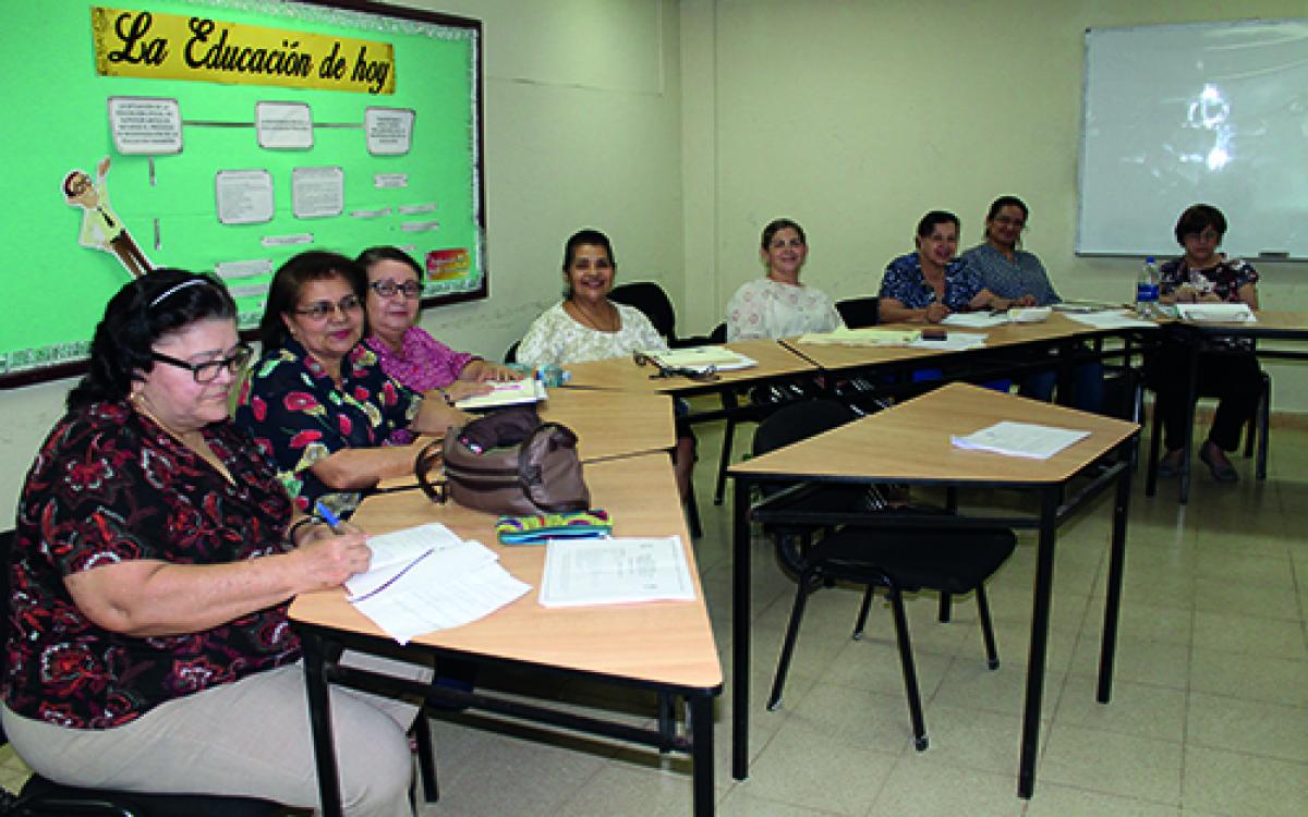 Profesores del CRUV reciben capacitación.
