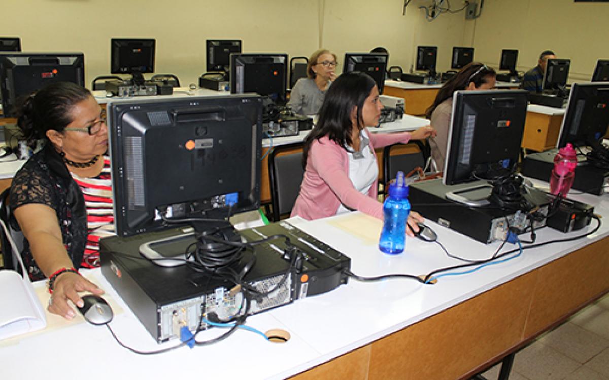 Seminario para Aulas Virtuales. Laboratorio FIEC-CRUV