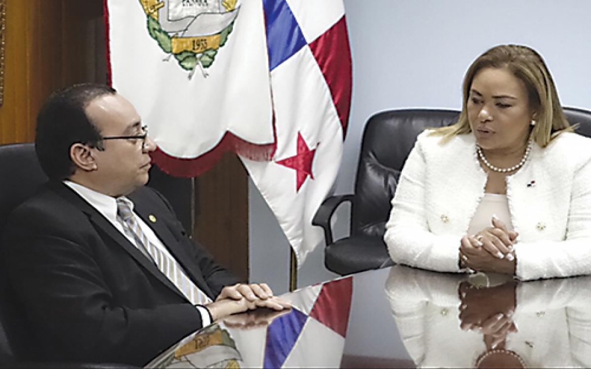 Dr Eduardo Flores y Dra Eyra Ruiz , visita 2019 