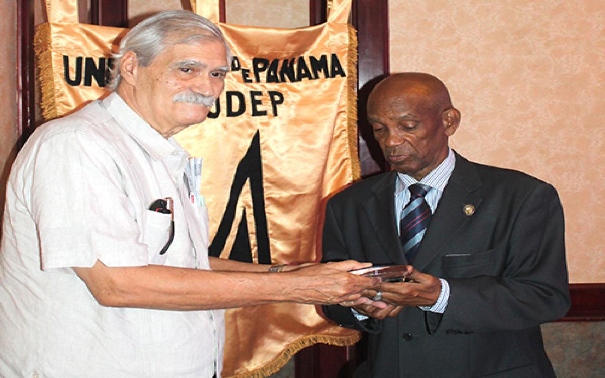 Profesor Milciades A. Ortíz  