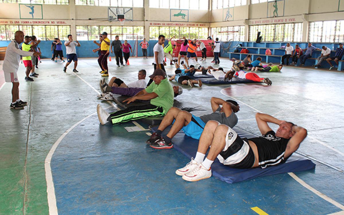 Colaboradores se ejercitan para mejorar calidad de vida.