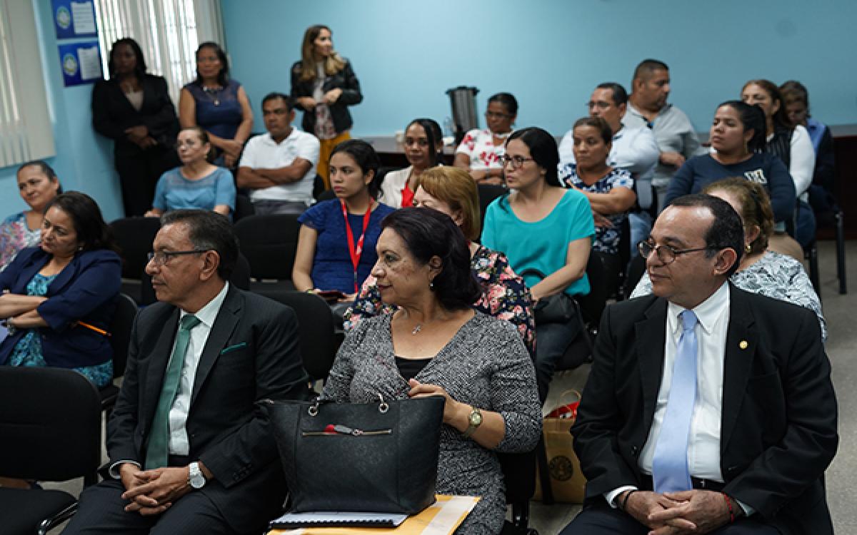 Público presente a la convocatoria para el anuncio del Premio Octavio Méndez Pereira.