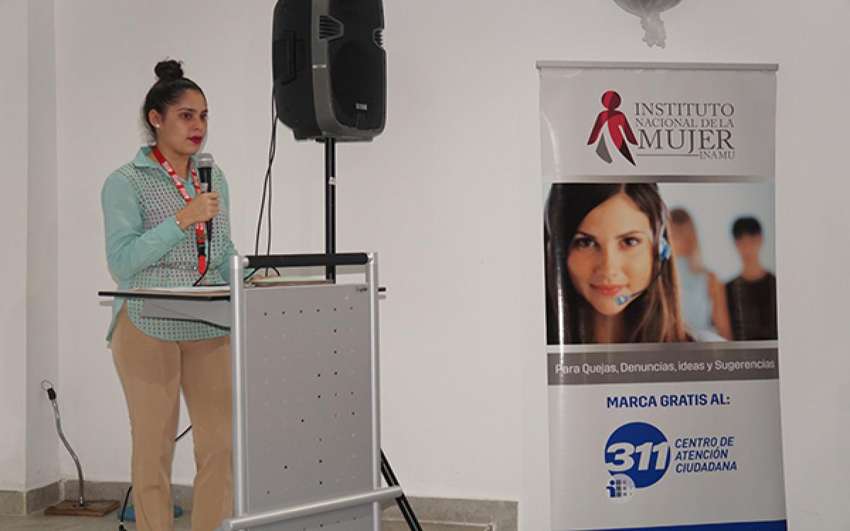Marisel González, Psicóloga del INAMU, durante su intervención.