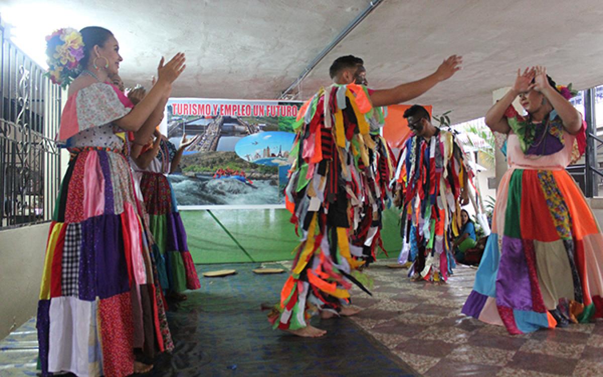 Estudiantes baialaron congo para resaltar este patrimonio nacional