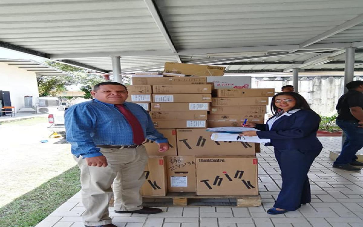 Entrega de equipos en CRUBO 