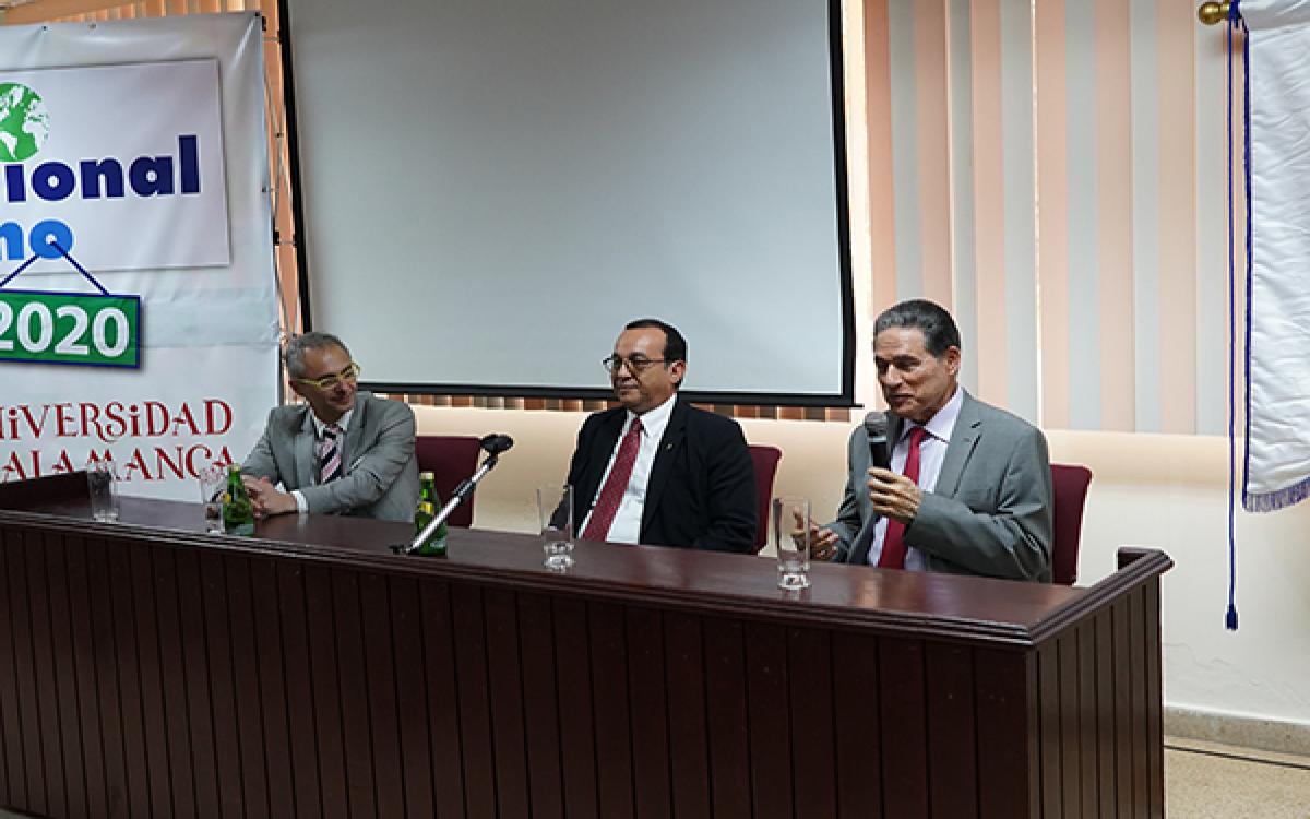 Rector Dr. Eduardo Flores Castro, Aristides Royo y Doctor Ricardo Rivero Ortega.