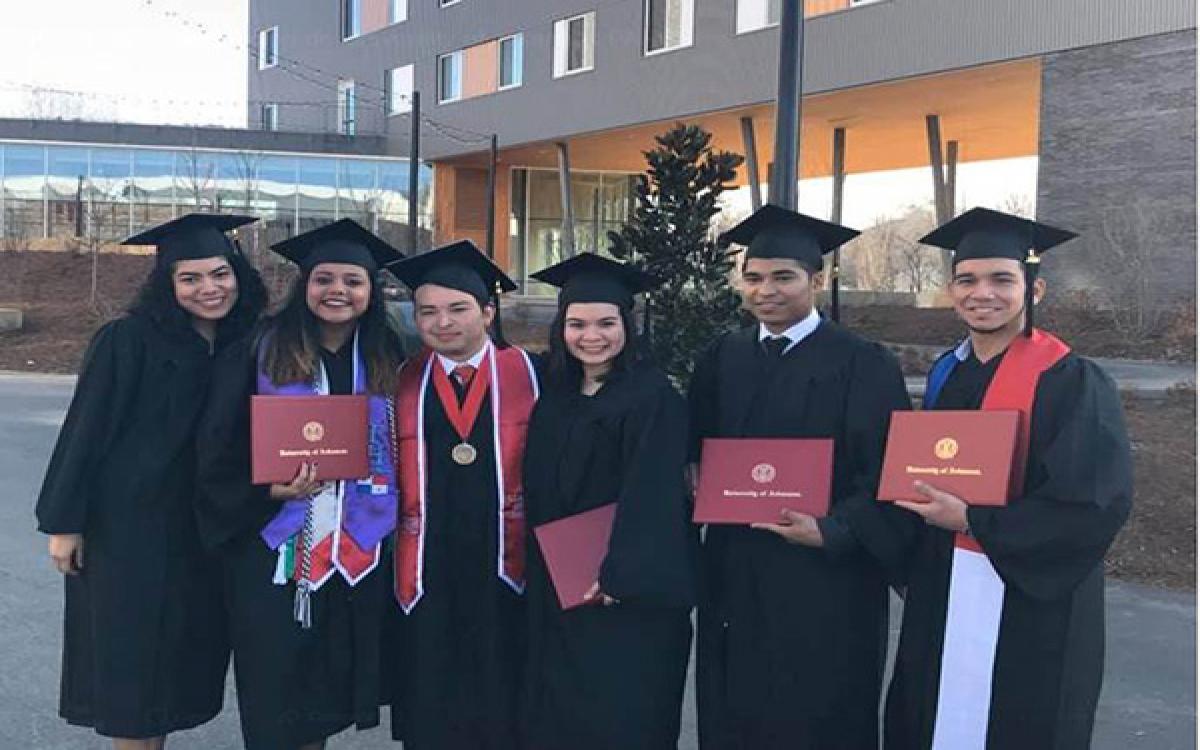 Los jóvenes cursaron licenciaturas relacionadas con ingeniería, salud mental y ambiente.