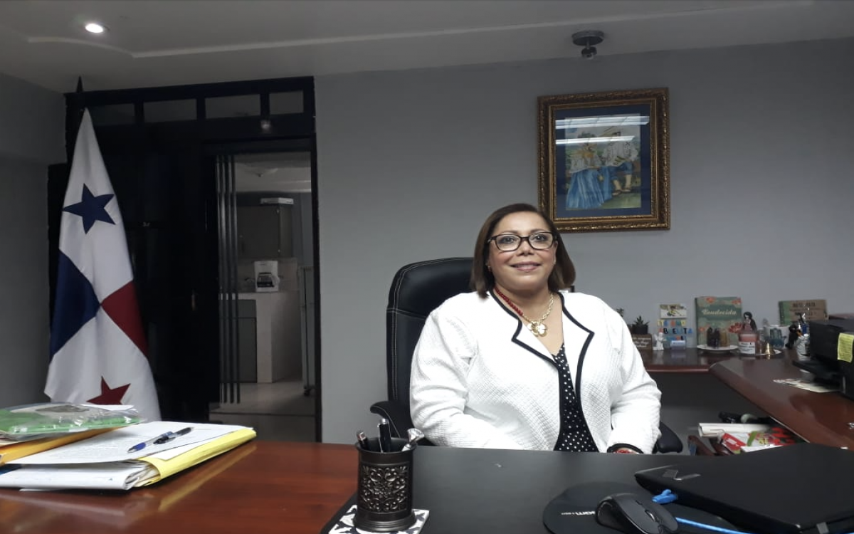 Magister Mayanin Rodriguez /Vae 