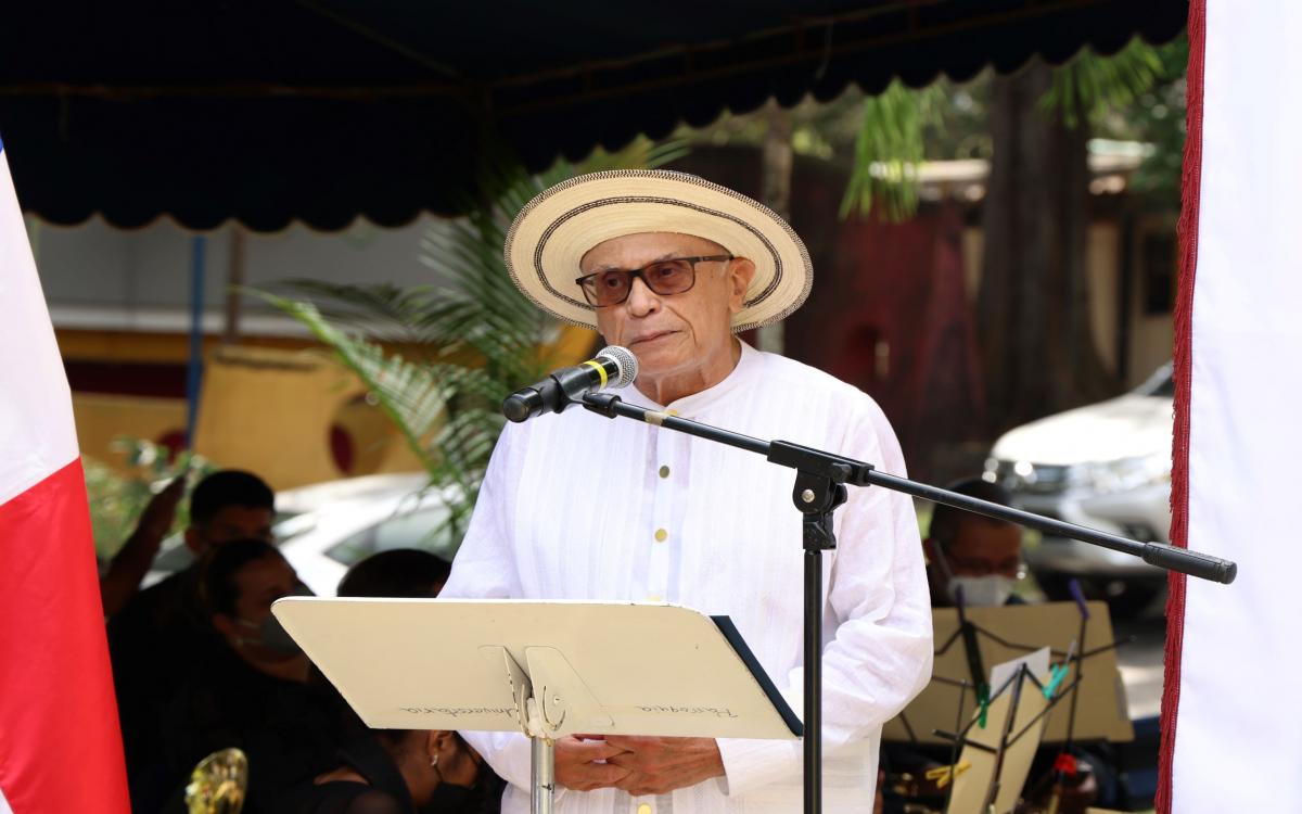 Dr. Bernardo Fernández