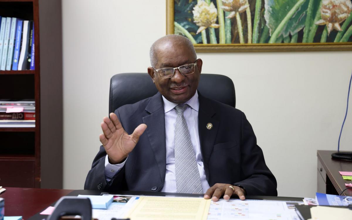 Secretario General de la UP, magíster  Ricardo Parker .