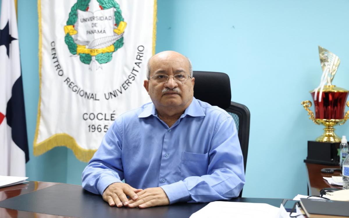 Doctor Fulgencio Álvarez, director del Centro Regional Universitario de  Coclé. 