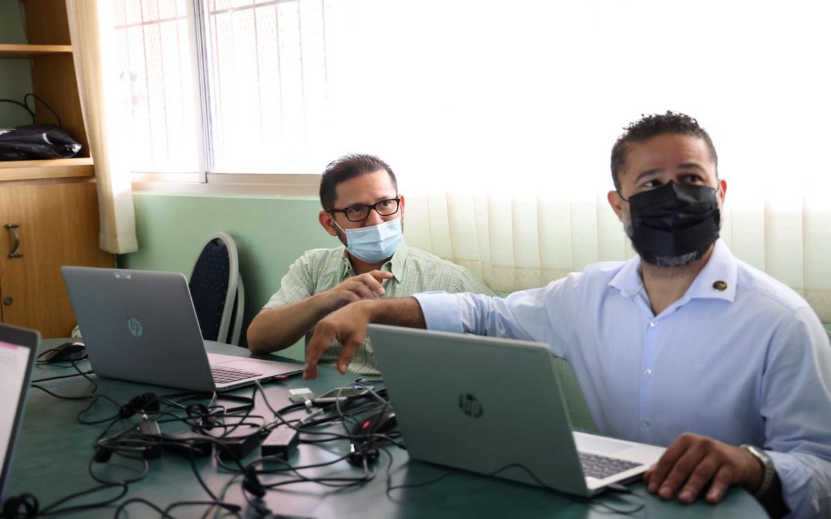 Grupos de investigadores del IDEN en la presentación del proyecto en el  Congreso Nacional Científico de la UP.