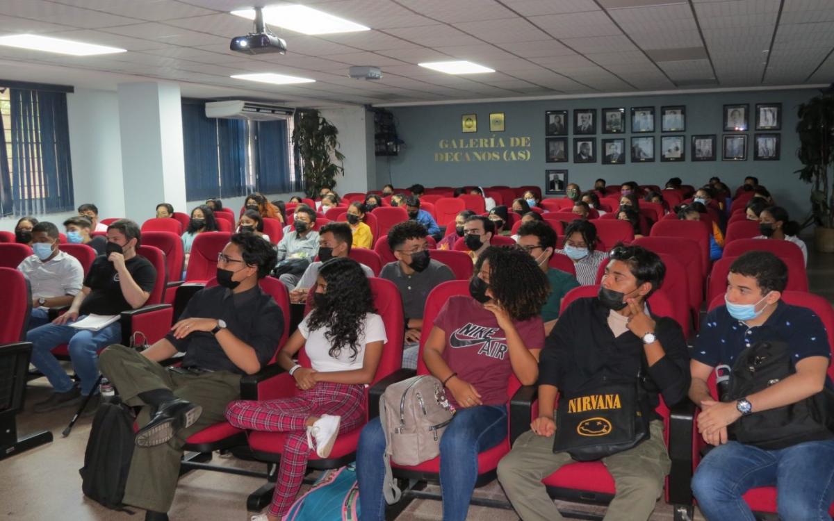 Estudiantes de la asignatura Relaciones Internacionales.