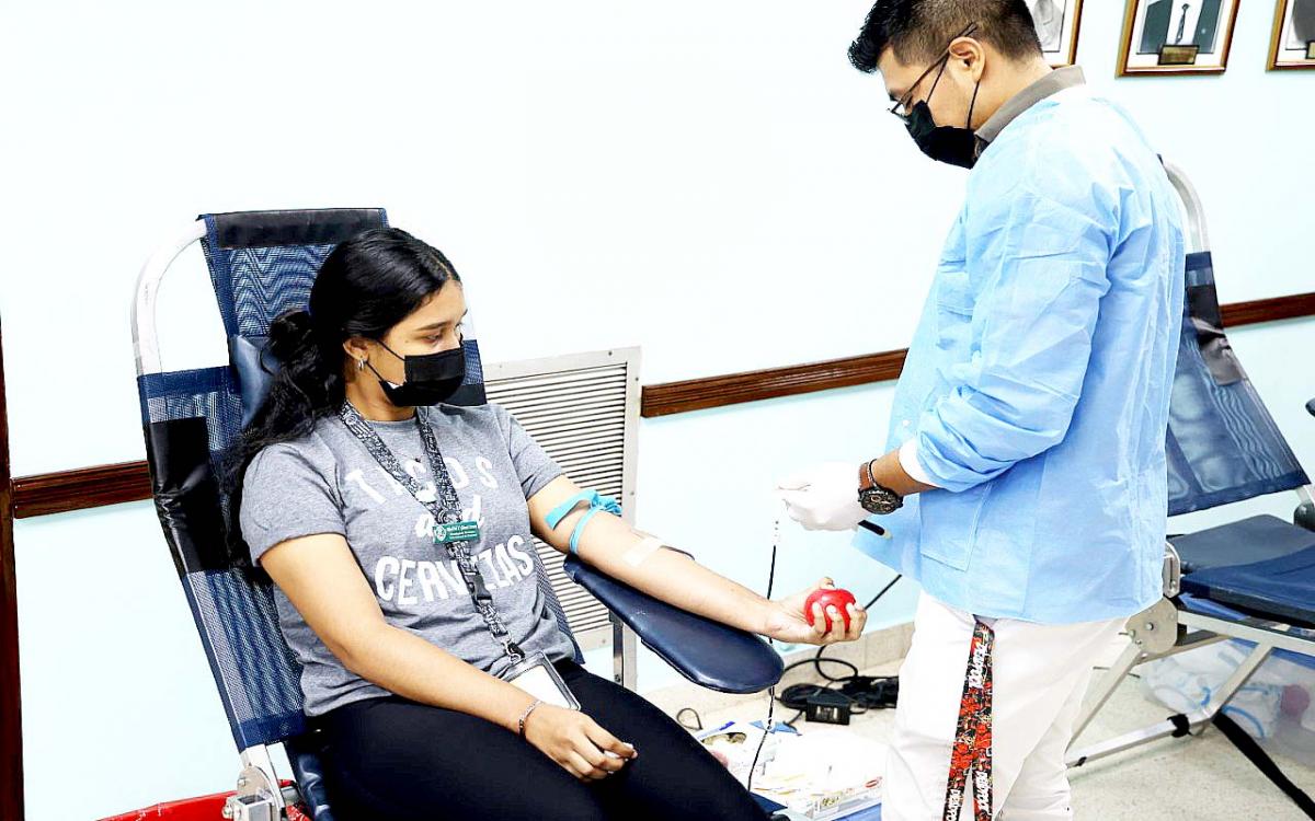 Extracción de sangre de donante. 