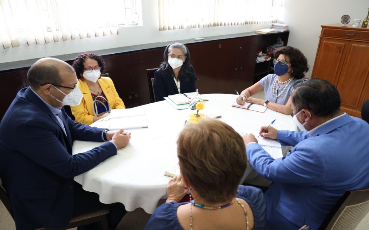 Autoridades del Incap y la Facultad de Medicina intercambian su punto de  vista respecto a temas concernientes a nutrición y seguridad alimentaria.