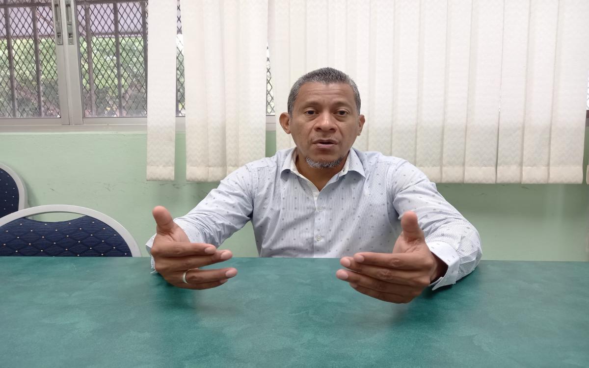 El Mgter. Samuel Alberto Pinto, investigador del Instituto de Estudios Nacionales.